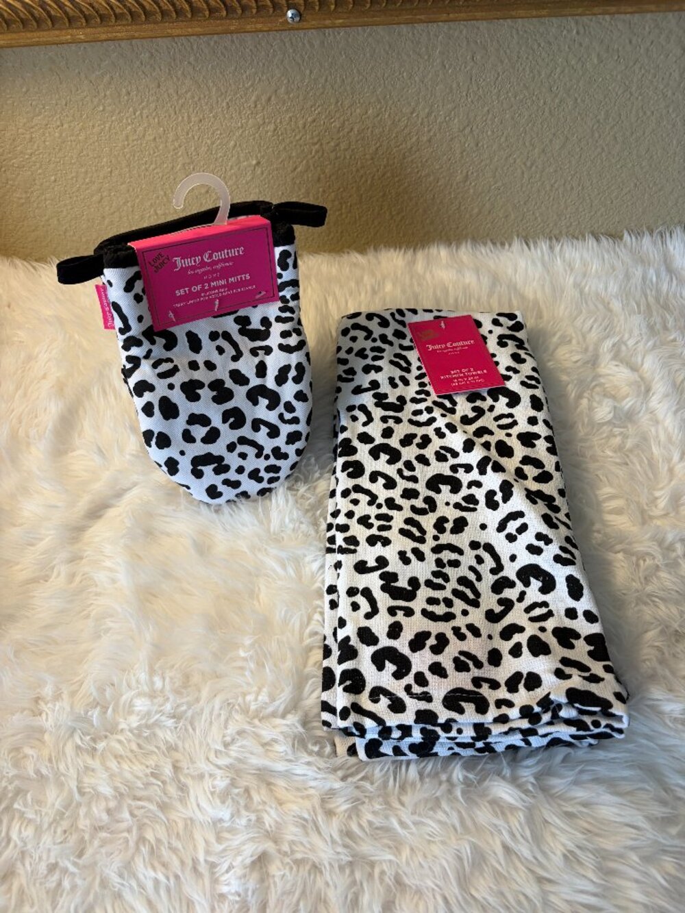 Juicy Couture Leopard Kitchen Towel Set & Oven Mitts Black White NWT